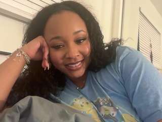 yourmamisilkx webcam