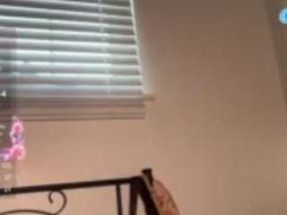 yourmamisilkx live webcam show