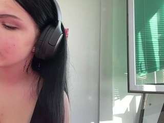 Live webcam model celinemedel on Soda Cams
