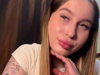 Live webcam model lieselotteponcio on Soda Cams