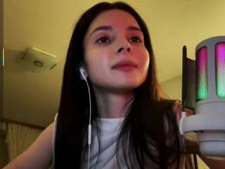 Live webcam model lynellearmwood on Soda Cams