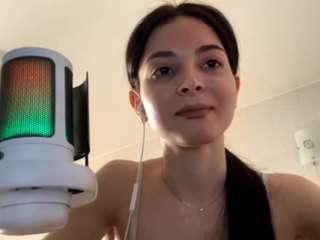 Live webcam model lynellearmwood on Soda Cams