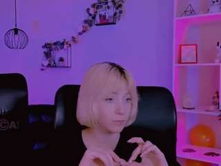 sabrina-mooore's CamSoda show and profile