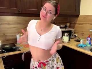 yvonelichtenwalner's CamSoda show and profile