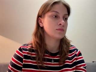 Live webcam model zanaroskos on Soda Cams