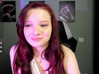 le modèle aurorakane est en webcam porno dans un show sur le site camsoda, il possède les tags suivants: amateur,blowjob,blue eyes,dildo or vibrator,drinking,erotic dance,red hair,skinny,hd,small tits