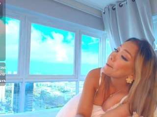debra-fox's CamSoda show and profile