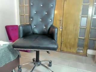 mysterius-woman webcam