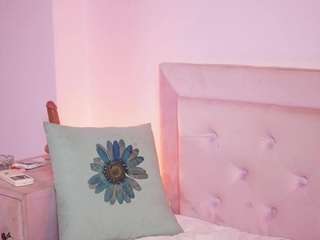 naomiamora live webcam show