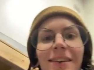 Live webcam model p3achypie on Soda Cams