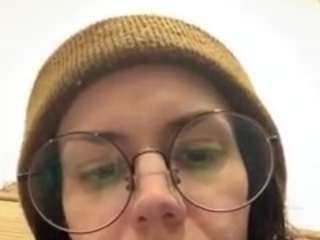 Live webcam model p3achypie on Soda Cams