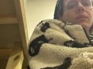 p3achypie's CamSoda show and profile