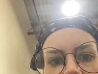 Live webcam model p3achypie on Soda Cams