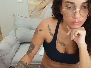 sally-diaz live cam profile