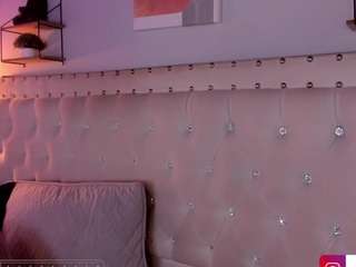 ateneaklett1 live webcam show