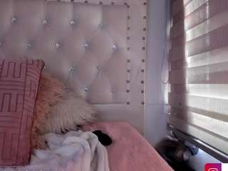 ateneaklett1 live webcam show
