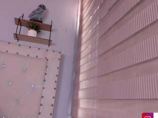 ateneaklett1 live webcam show