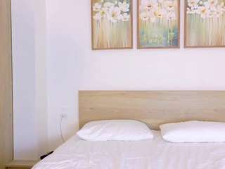 Live webcam model pinkyblooom on Soda Cams