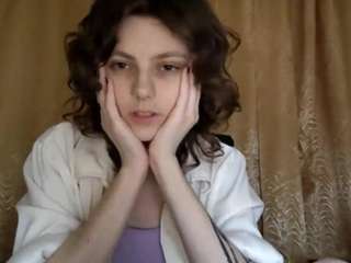 le modèle yourcurlybaby est en webcam porno dans un show sur le site camsoda, il possède les tags suivants: ahegao,skinny,ass,moaning,nipple piercings,orgasm,pov,pussy,shaved pussy,solo,handjob,spank,squirter,strip,striptease,tattoos,tease,twerk,wet,lingerie