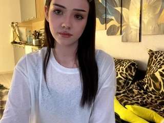 Live webcam model carminabaruffa on Soda Cams