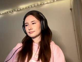 Live webcam model laurynvial on Soda Cams