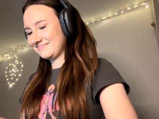 Live webcam model laurynvial on Soda Cams