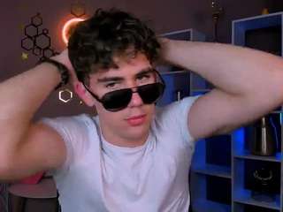 Este modelo está en vivo ahora. john-lik
