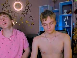 Эта модель сейчас онлайн. john-lik