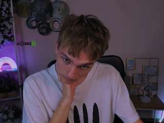 John-lik Camsoda live cam