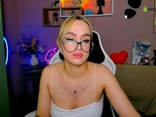 rosalin-beauty's CamSoda show and profile