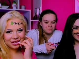 tina-golden1's CamSoda show and profile