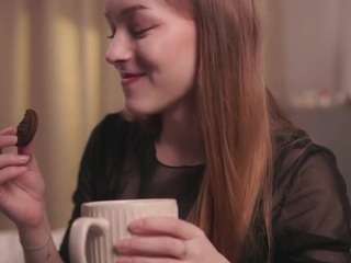 le modèle verniafadei est en webcam porno dans un show sur le site camsoda, il possède les tags suivants: ahegao,solo,bedroom,no smoking,normal,pov,pussy,sex toys,sexy,skinny,spank,natural,spanking,strip,striptease,tattoos,tease,teen 18,twerk,young adult