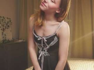 Live cam show with Avie