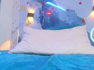 crystal-love18's CamSoda show and profile