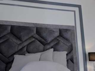 Live webcam model linacarvelli on Soda Cams