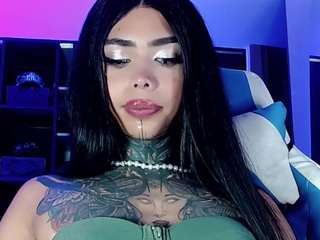 Live webcam model yosselincameron1218 on Soda Cams