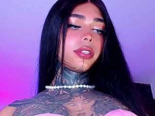 yosselincameron1... Live Webcam on CamSoda