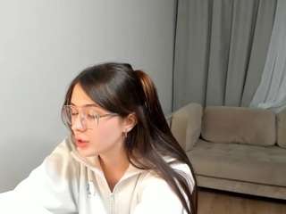 adellanaecker live cam profile