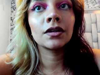kiara-cruz Live Webcam on CamSoda