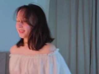 该模特正在直播。 latanyabobzien