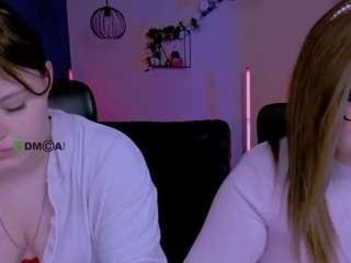 lola-moans webcam
