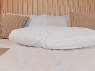 Live cam show with Yalezka