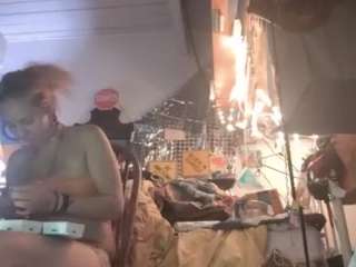 89madambee68 live webcam show