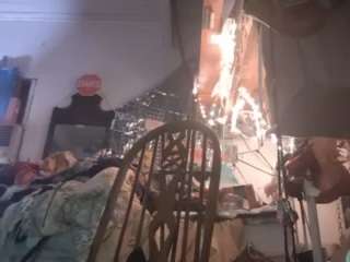 89madambee68 live webcam show