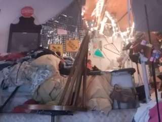 89madambee68 live webcam show