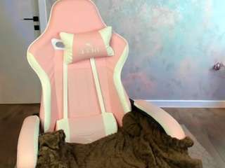 aleks-caster's CamSoda show and profile