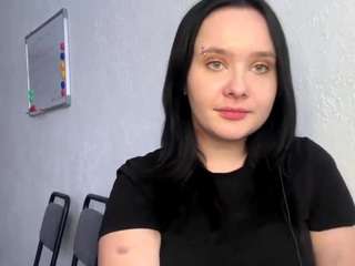 Live webcam model claudiekrallis on Soda Cams