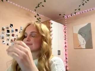 Live webcam model yuettevedia on Soda Cams