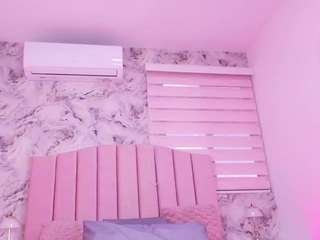 amy-mechelle's CamSoda show and profile