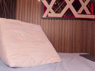 CamilaParisi live cam preview